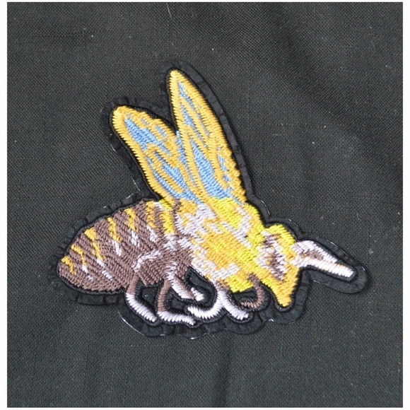 Beautiful Wasp Embroidered Iron on Patch Applique - Picture 1 of 1